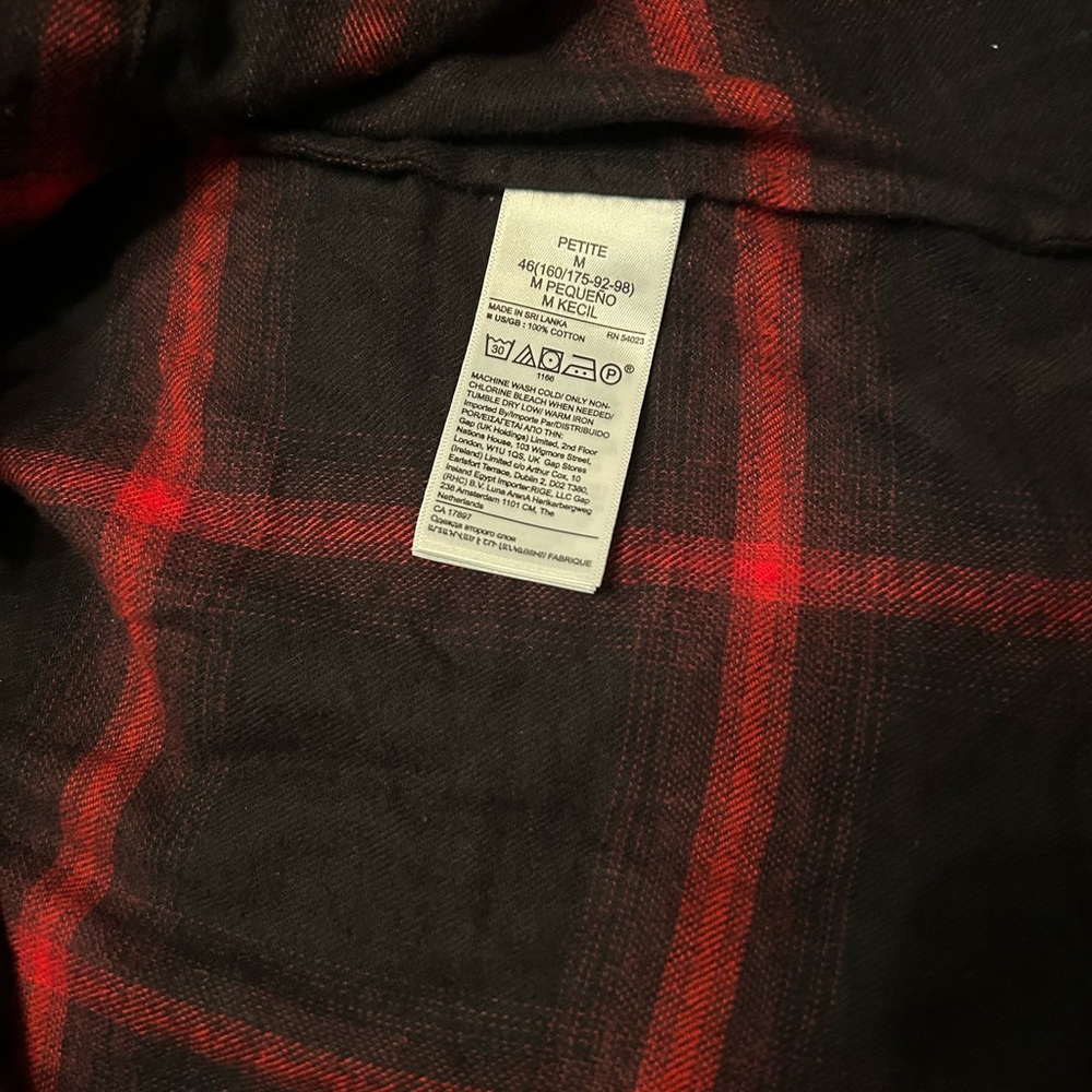 Banana Republic Classic Fit Flannel Shirt Size MP Black/Red Plaid NWT - Picture 10 of 12